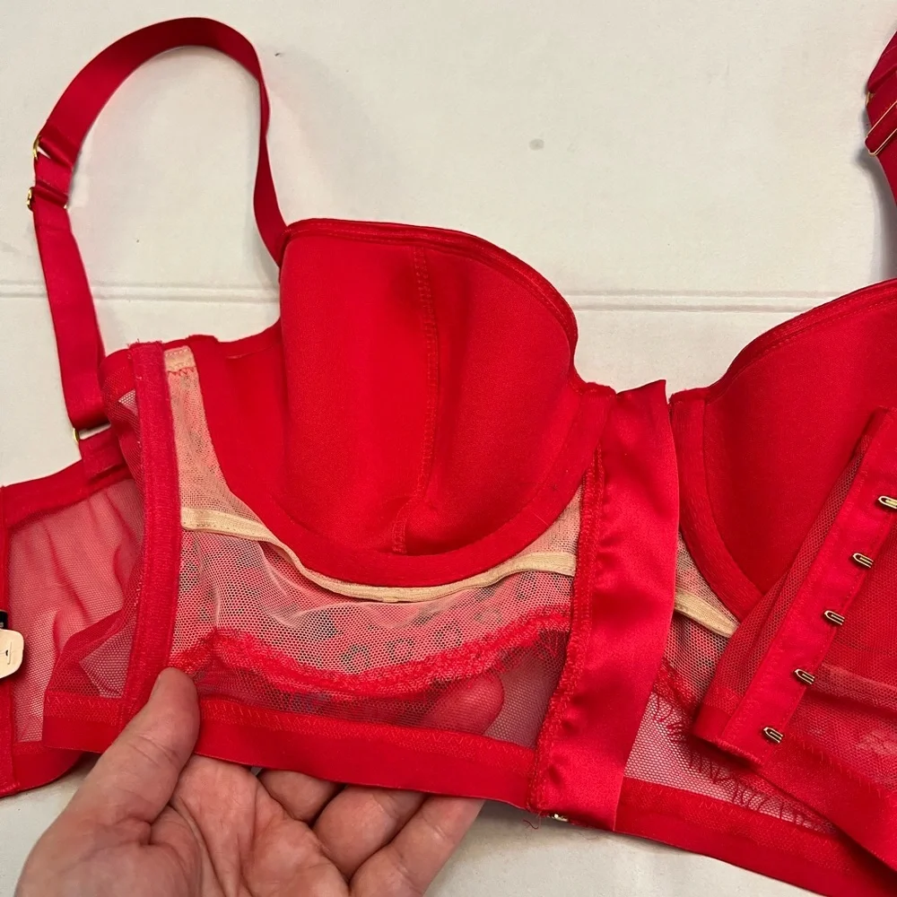 VICTORIA’S SECRET RED LACE LINED DEMI CORSET BRA SIZE 32D